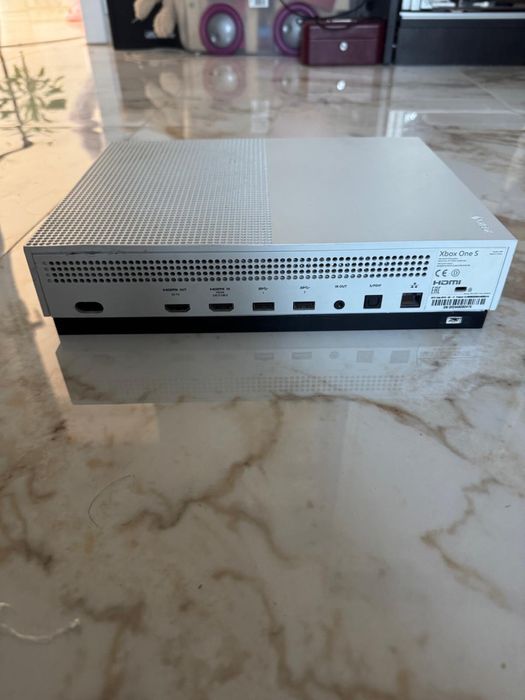 Vând Xbox One S , stare perfecta