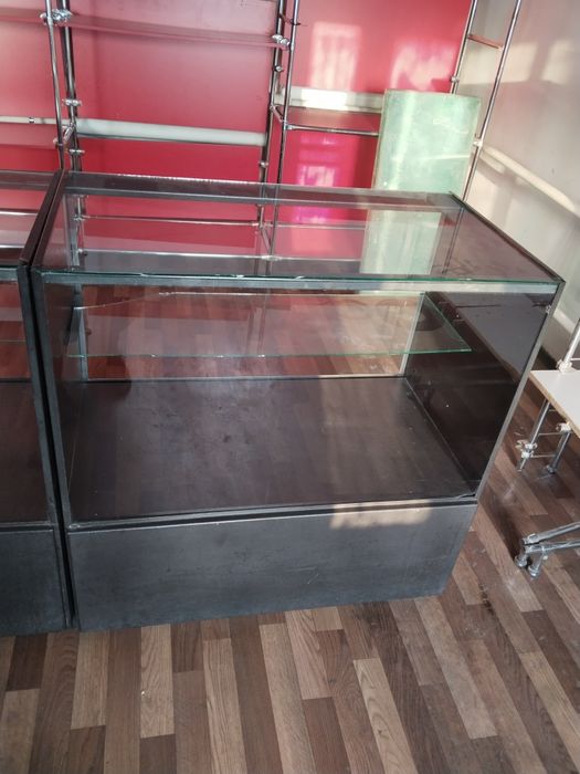 Продам Витрины, полки