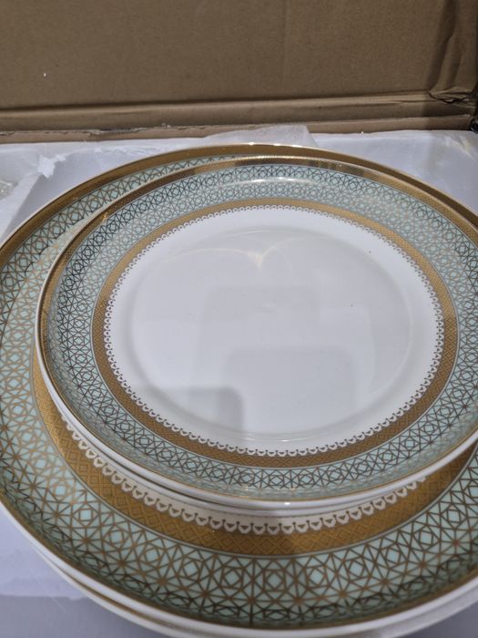 Сервиз на 12 персон Karosa