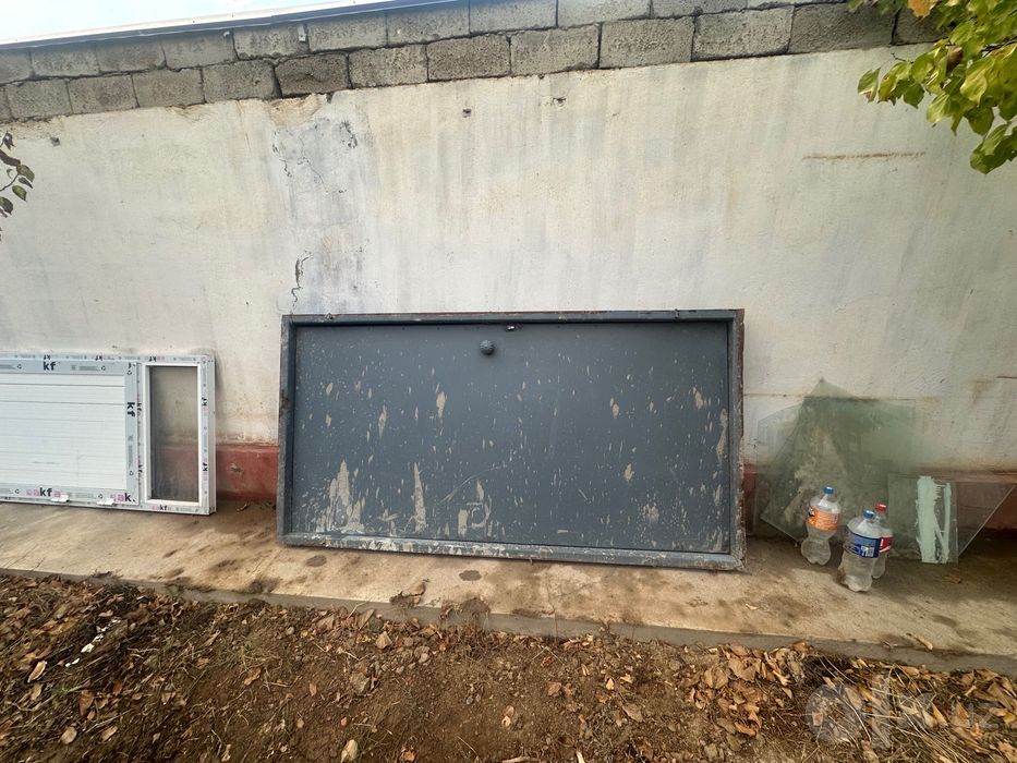 Darvoza eshigi bilan sotilad