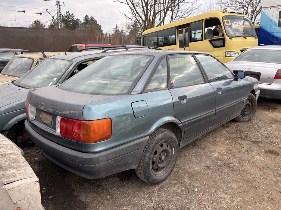 Audi 80 2.0E на части