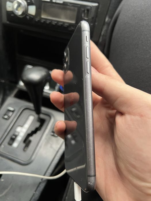 iPhone 11 в хорошем состоянии