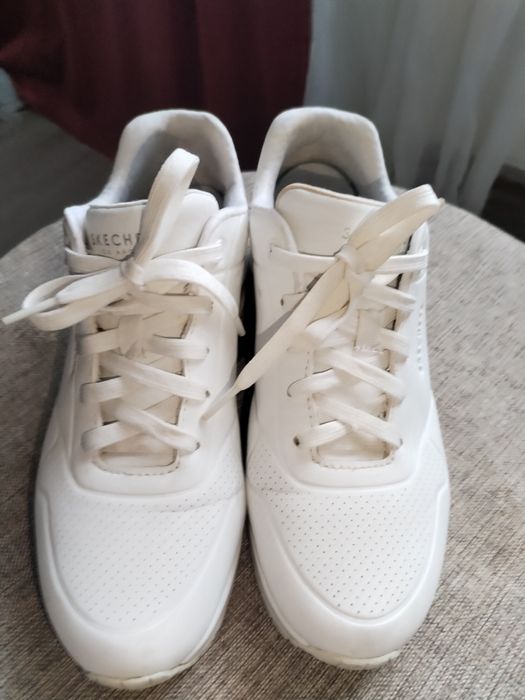 vând adidași skechers 38