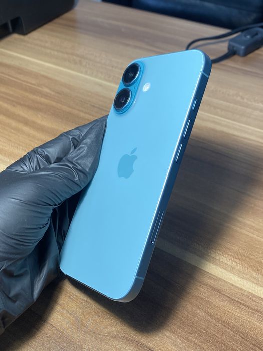 iPhone 16 • 128 GB • Teal