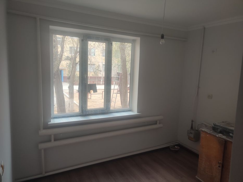 22 микрорайонда васток магазиннин артинда 1 эт жайласкан кв сатылады