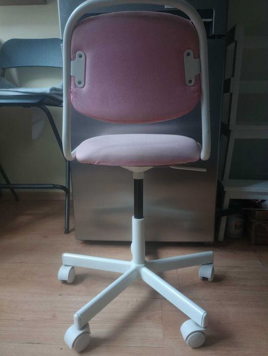 Детски стол за бюро от ИКЕА светло розов