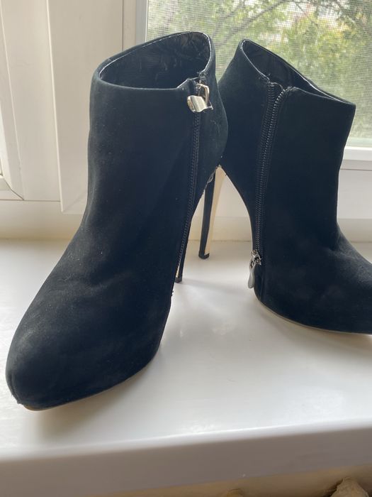 Замшевые ботильоны