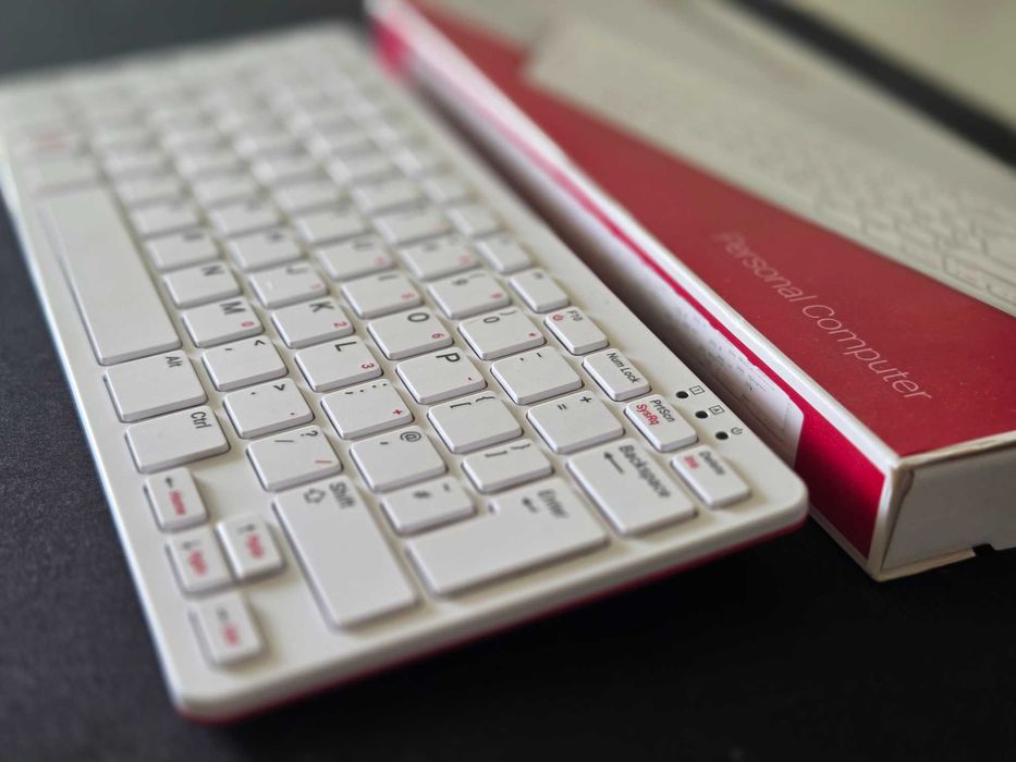 Rapberry Pi SET: 400 si RBP 4 cu 4gram plus periferice