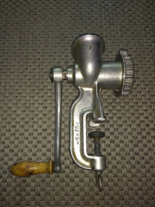 Продам мясорубку времён СССР