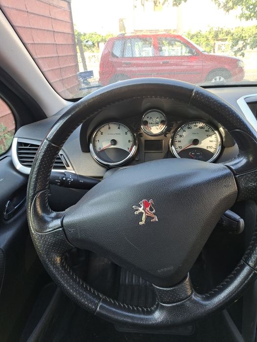 Peugeot 207 1.6i