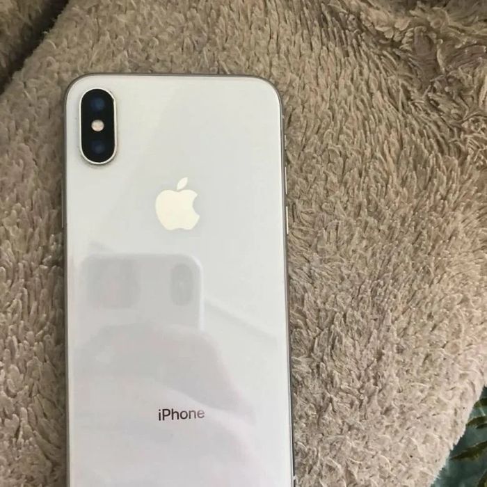 Продам iPhone X — под восстановление / на запчасти