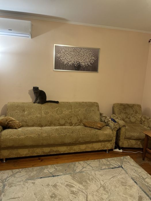 Диван с креслом