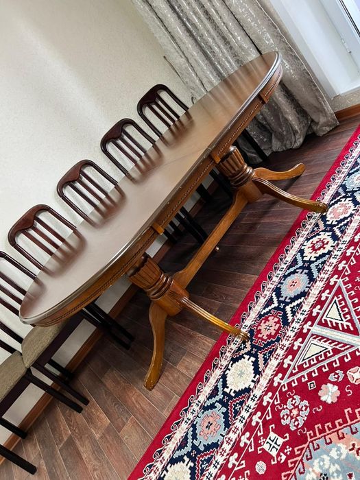 Стол для гостинной