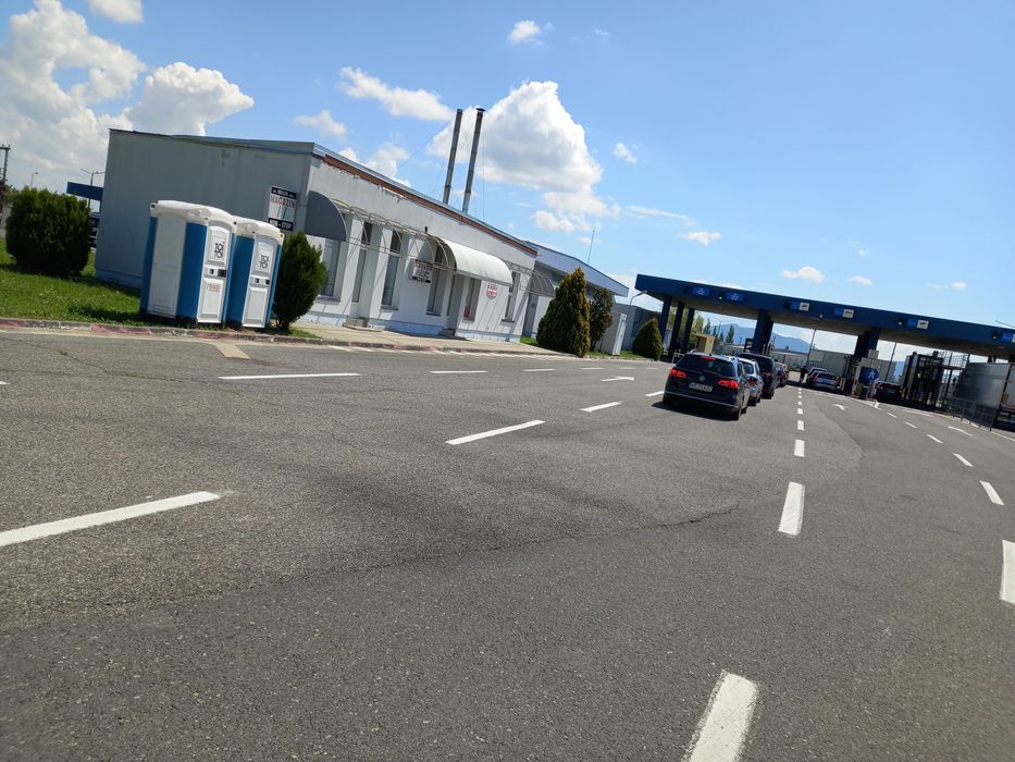 Proprietar vând spațiu comercial în Vama Moravita  100mp pe pista