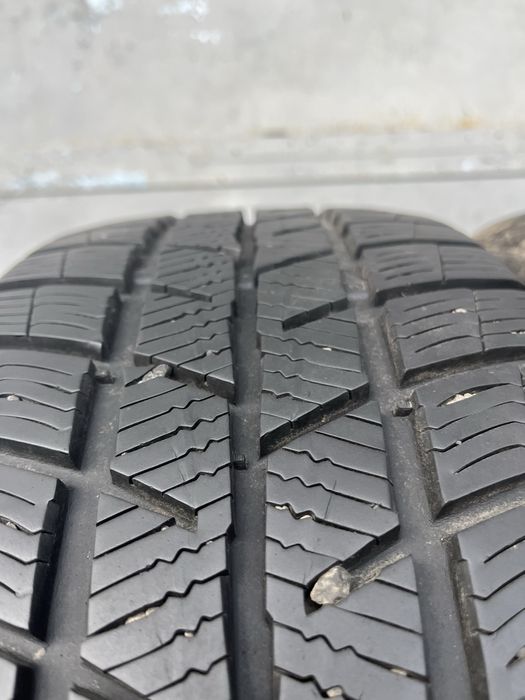 2 бр. зимни гуми  215/50/18 Barum DOT 3022 7+ mm