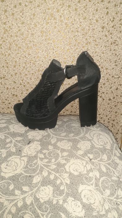 Продам летние босоножки