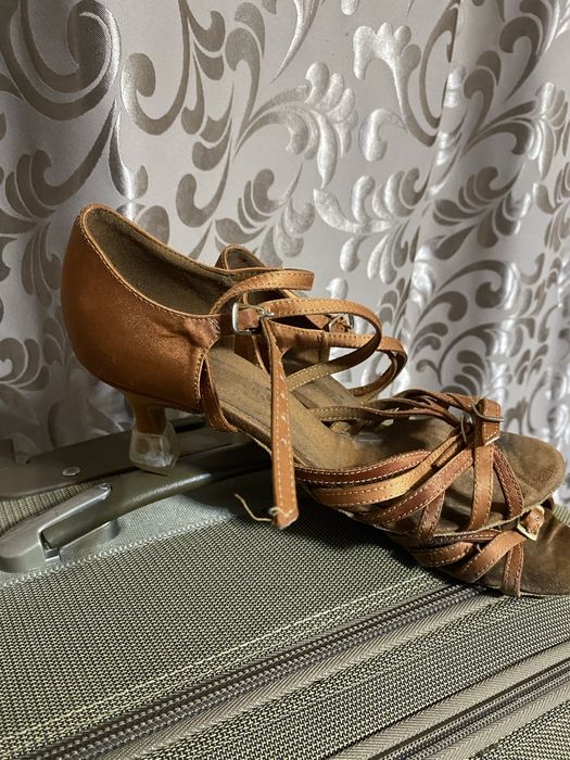 Продам туфли для бальных танцев