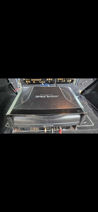Vând sau Schimb subwoofer dimensiune redusă.