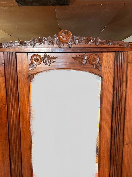 Старинен дъбов гардероб