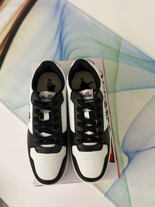 Нови сникърси ELLESSE