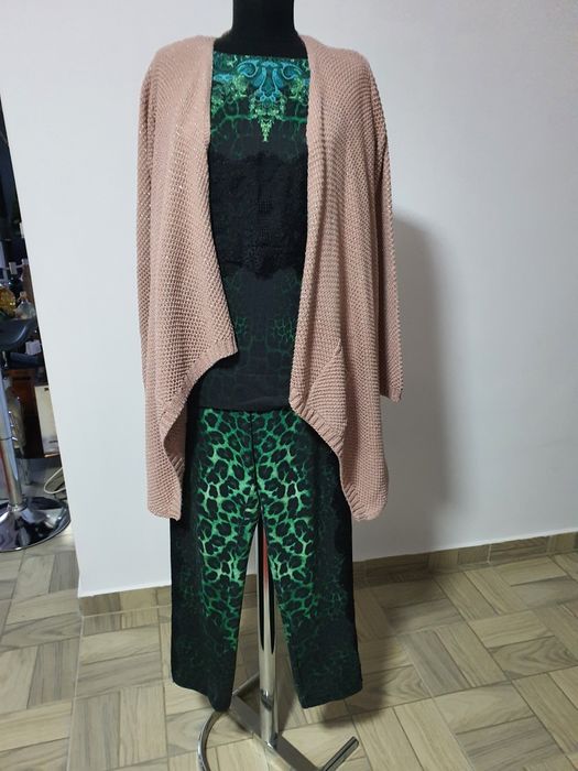 Capa/Cardigan elegant pentru rochii, cămăși, fuste;