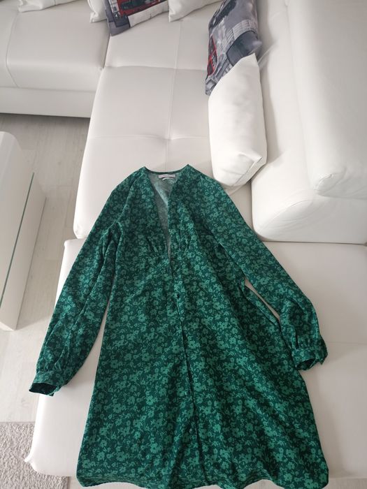 Vând rochiță dama Reserved,că și nouă,mărimea M sau 38,produs de calit