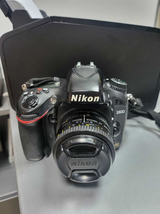 Фотоапарат Nikon D 600 тяло с обектив Nikon 50/1.8  D