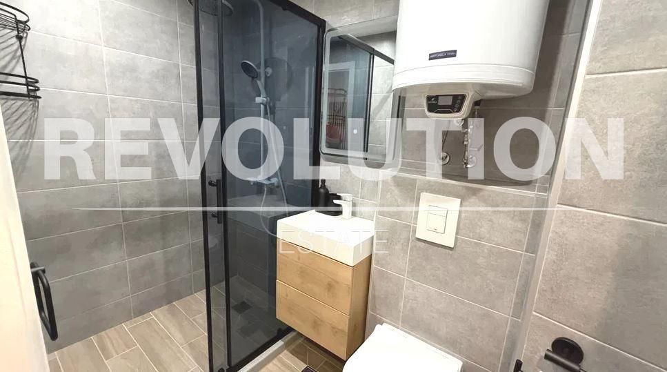 Дава се под наем Двустаен апартамент в Варна, Цветен квартал - 65 кв.м за 700 € - Снимка #7