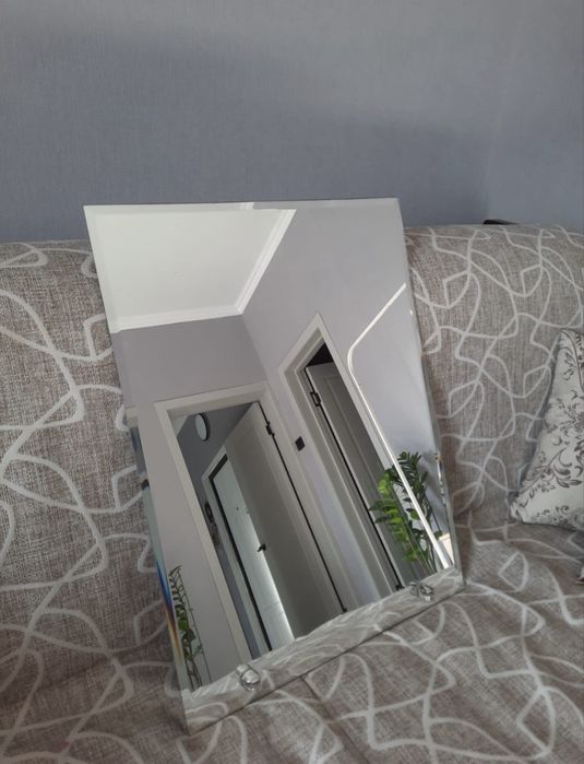 Продам зеркало небольшое