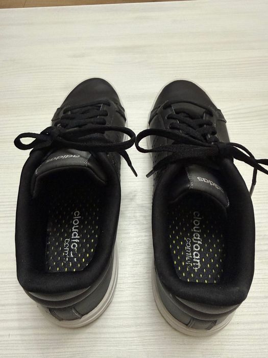 Продавам обувки Адидас