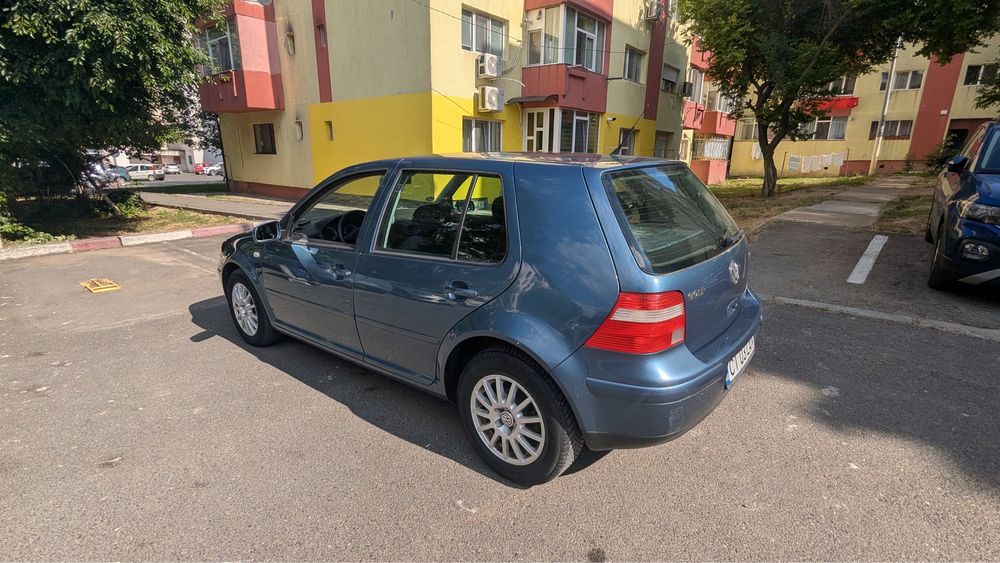 VOLKSWAGEN Golf 2004