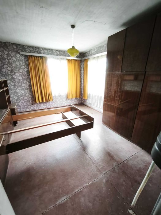 Продавам двуетажна къща в общ. Перник с. Богданов дол