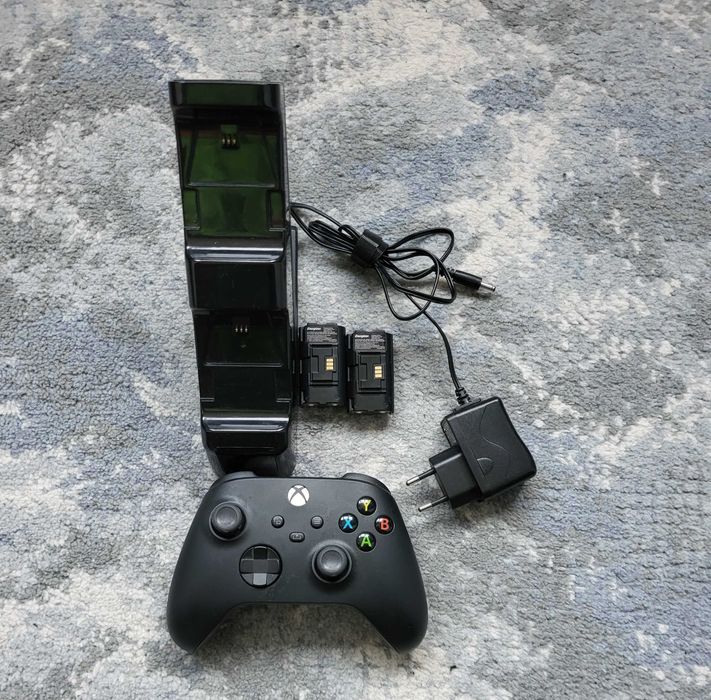 Controler original Xbox One + statie incarcare + placa Disney Infinity