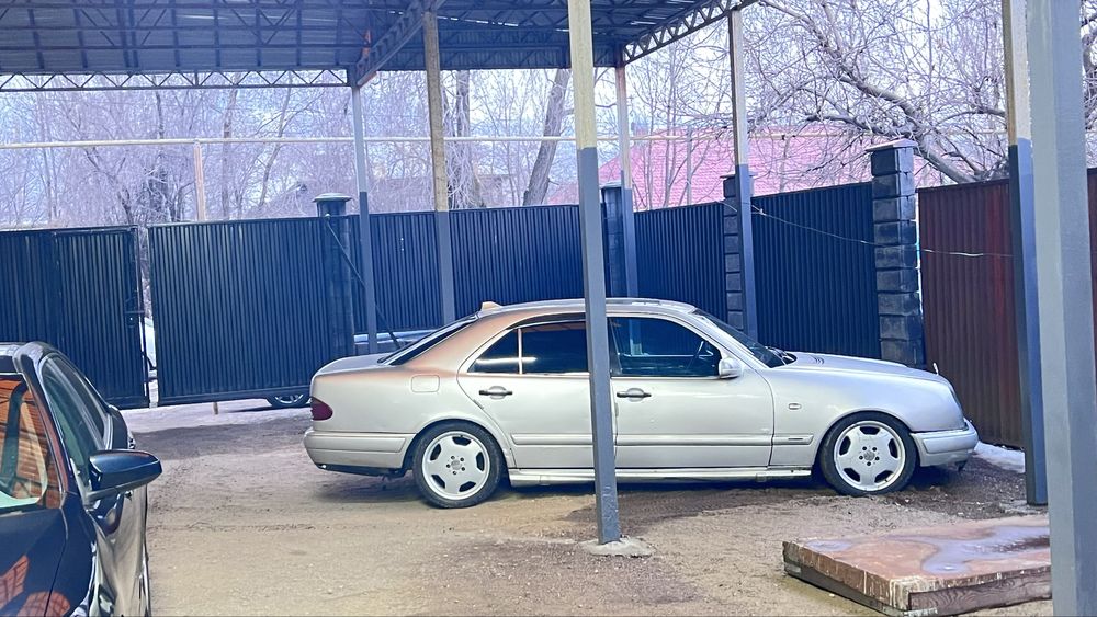 Срочно продам. Мерс 210,Лупарик. Авангард.