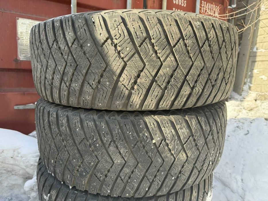 Зимние шины 265/65/17 Goodyear