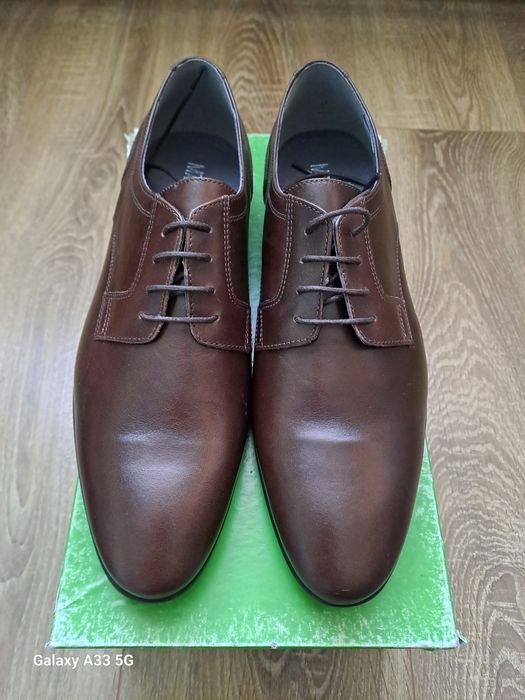 Vând pantofi noi din piele  pentru  bărbaţi,  brand  Marco Santini.