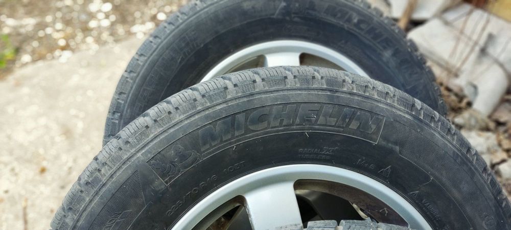 Джанти с гуми 225/70 R16 за Хонда CRV
