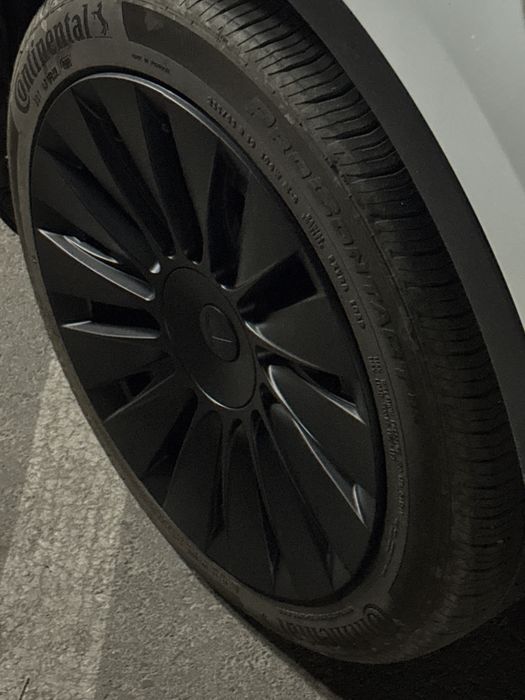 Продается TESLA Y SR 2024