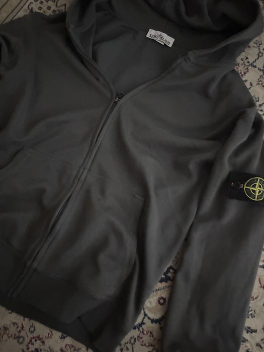 Серая зипка stone island М размера
