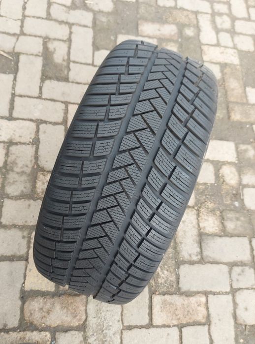 O bucată 285/275 40 R22 M+S iarnă - una Pirelli Vredestein