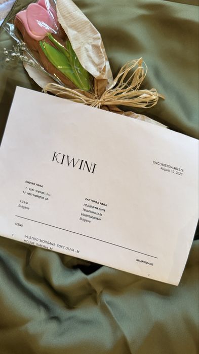 Зелена сатенена рокля Kiwini