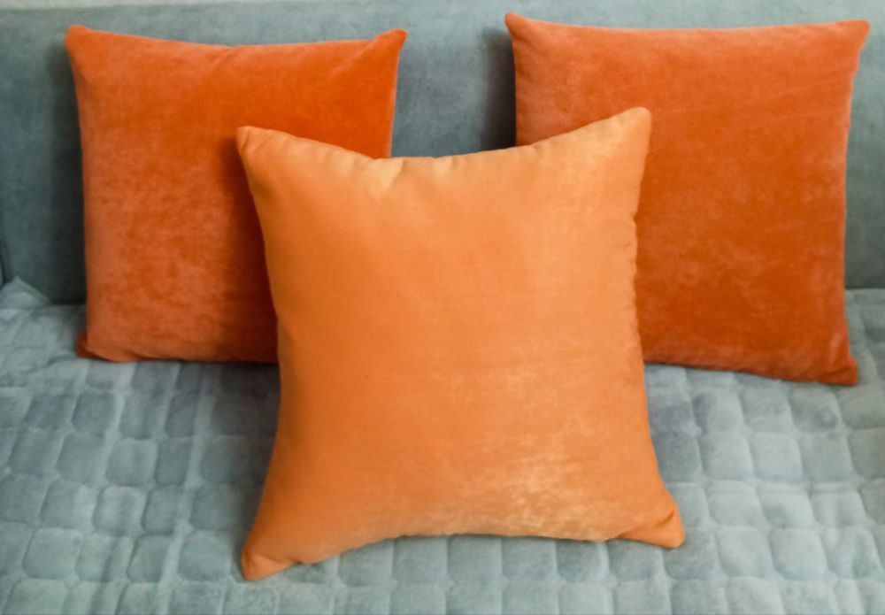 Чехол на диванную подушки р45*45 б/у,покрывало 1,90*2,20 НОВОЕ,подушки