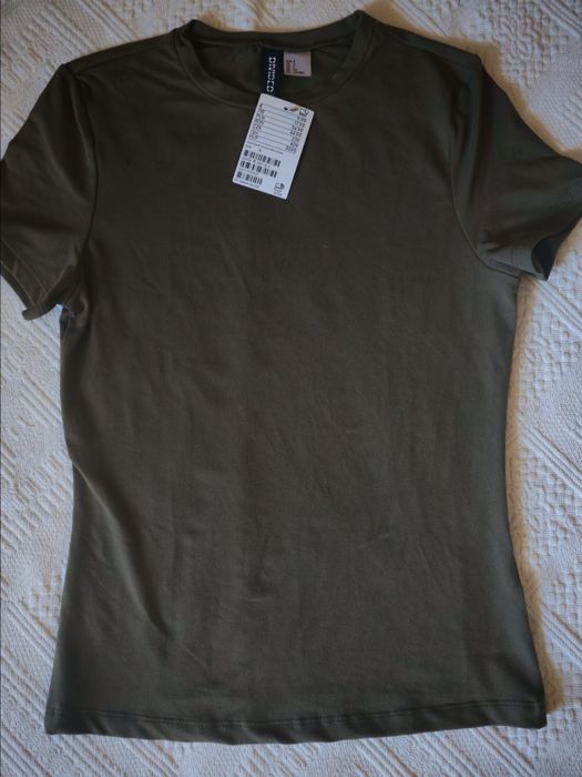 Tricou H&M  Divided mărimea S, nou cu eticheta