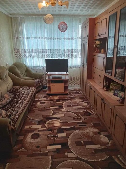 Квартира 4 -комнатная, 4 мкр.