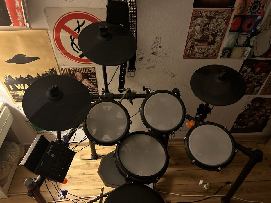 Барабаны Alesis nitro max kit + стул Mapex trone