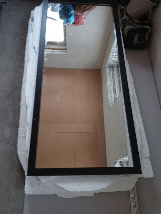 зеркало в рамке.