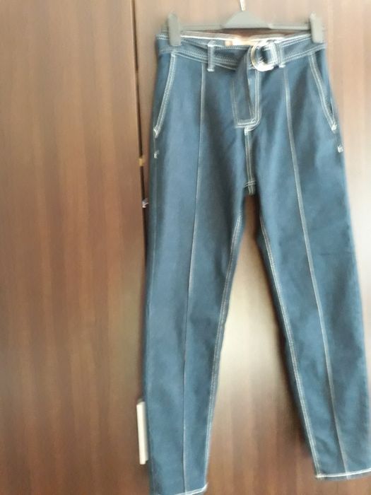 Blugi cu talie inalta