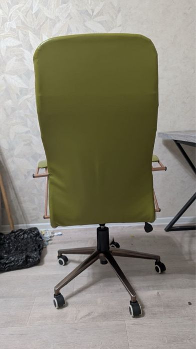 кресло офисное зеленое
