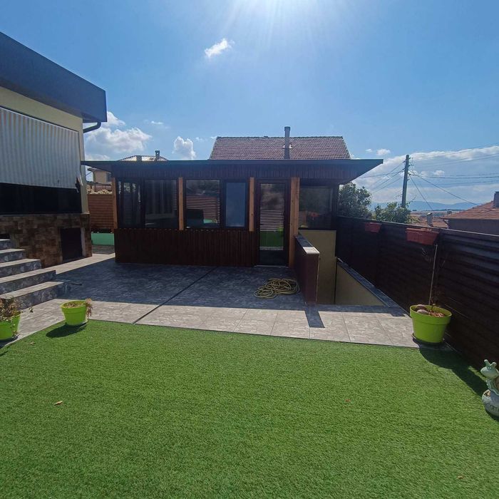 Продавам къща в гр. Костинброд