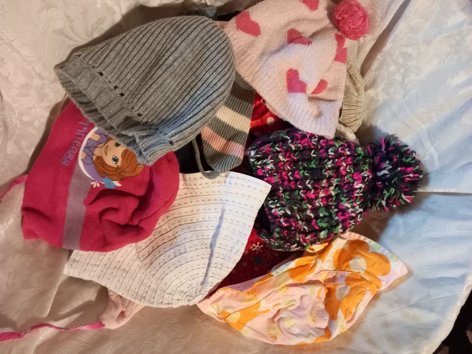 Caciulite de fetiță